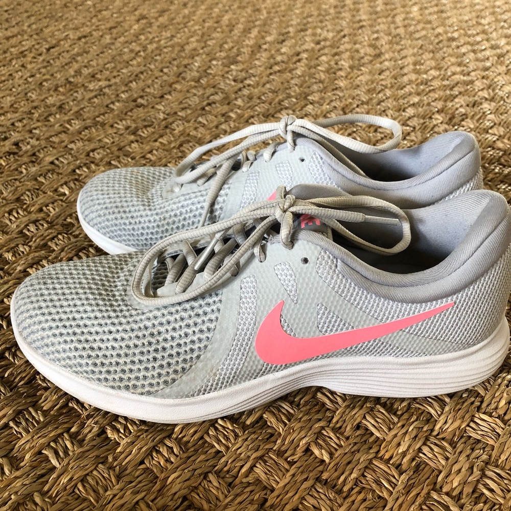 NIKE WOMENS REVOLUTION RUNNING SHOES